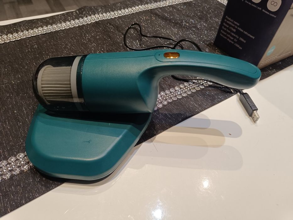 Urządzenie do czyszczenia materaców