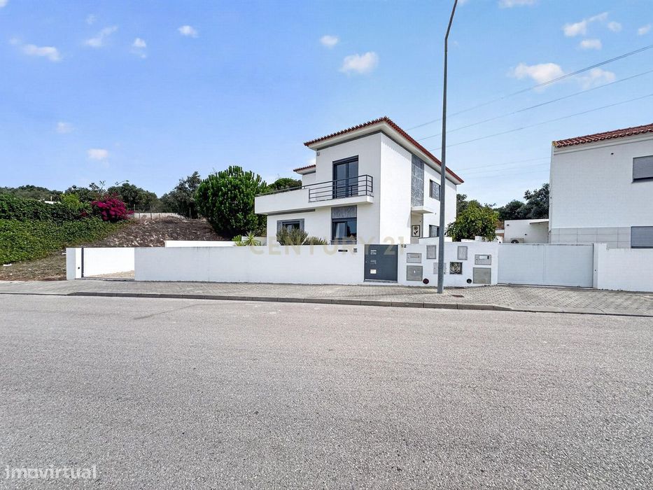 Moradia T3+2 em Alcácer do Sal - Espaço, conforto e proximidade á Comp