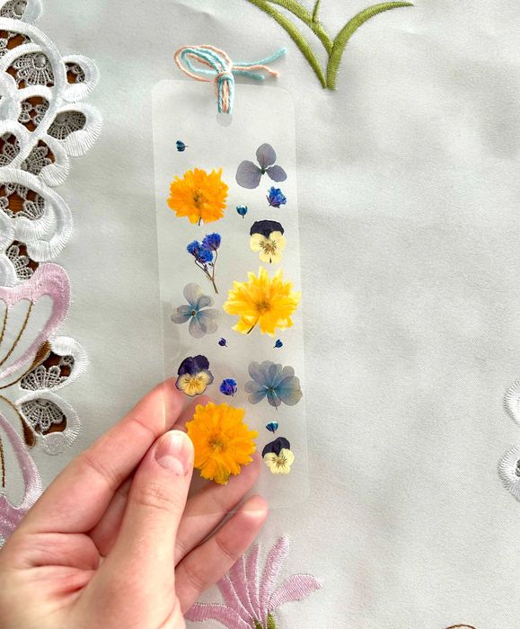 Zakładka do książki z suszonymi kwiatami 3 sztuki