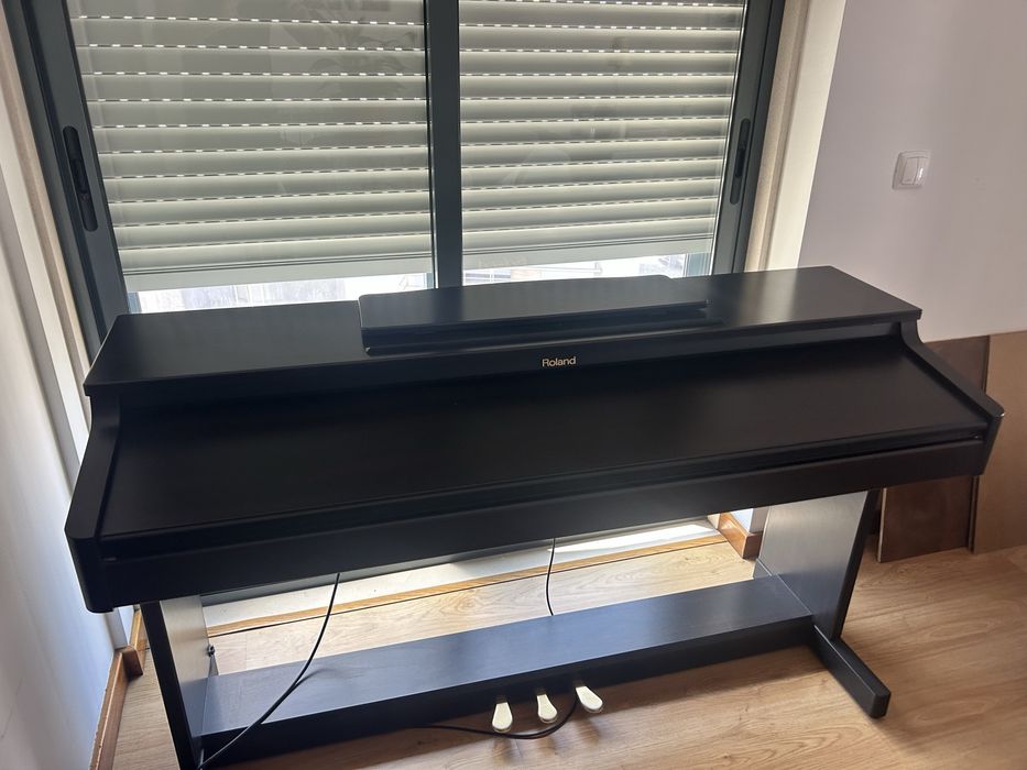 Piano ROLAND (como NOVO)