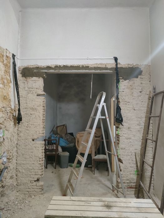 Faço serviços de pedreiro