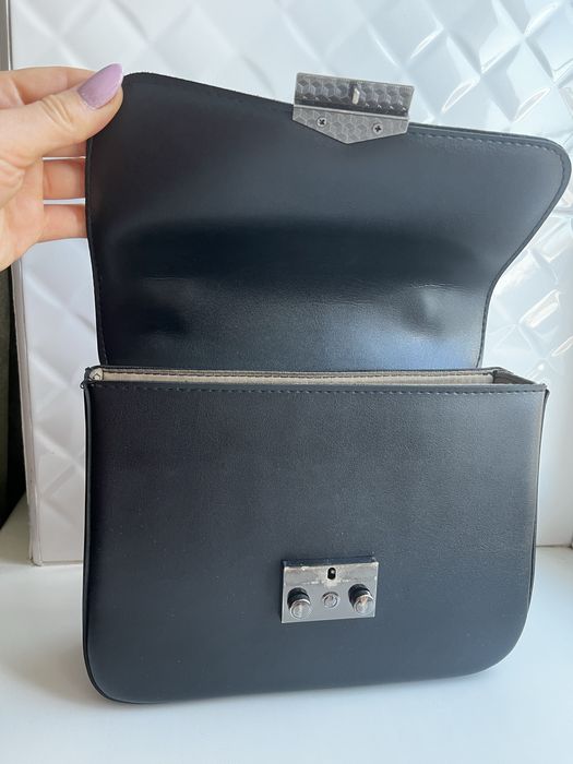 Продам чорну  сумочку