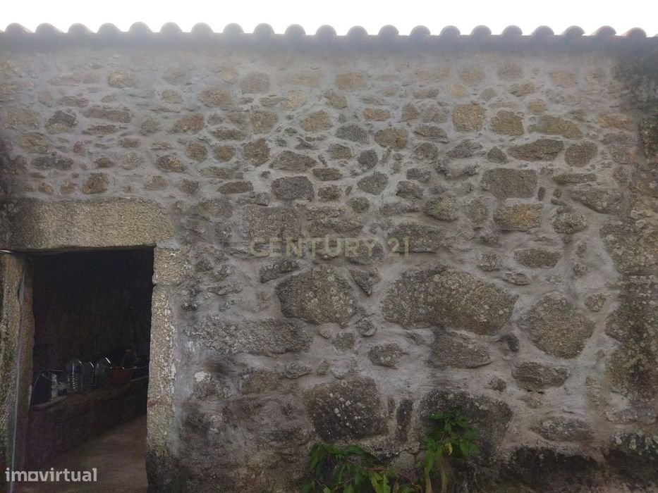 Terreno Urbano com arrecadação em Aldeia do Bispo, Penamacor — Aldeia Do Bispo, Águas E Aldeia De João Pires, Castelo Branco