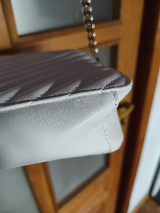 Torebka na ramię Aldo Wylamaena biała złoty łańcuch  18x23