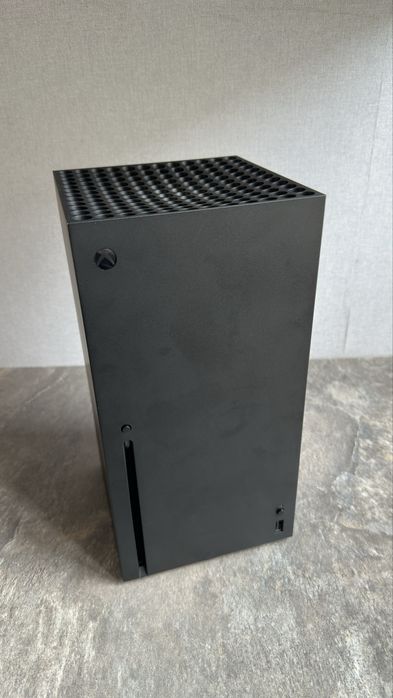 Консоль Xbox Series X 1 tb з гарантією 3 роки, повний комплект.