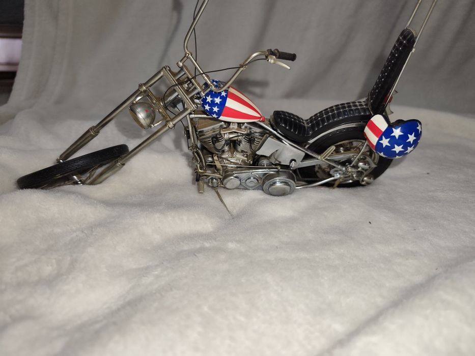 Model motocyklu w skali 1:10