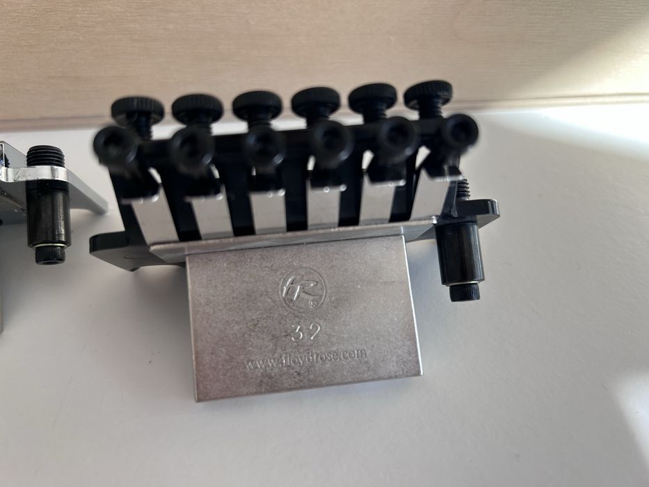 Floyd Rose 1000 - Preto e Prateado