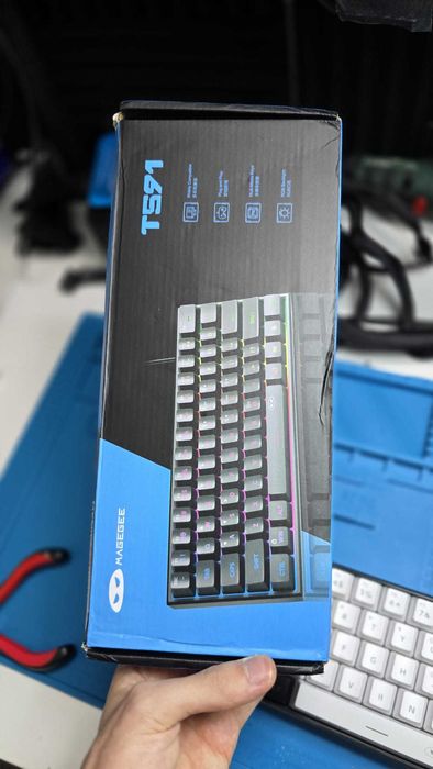 Teclado Gaming 60% RGB MageGee TS91 - NOVO