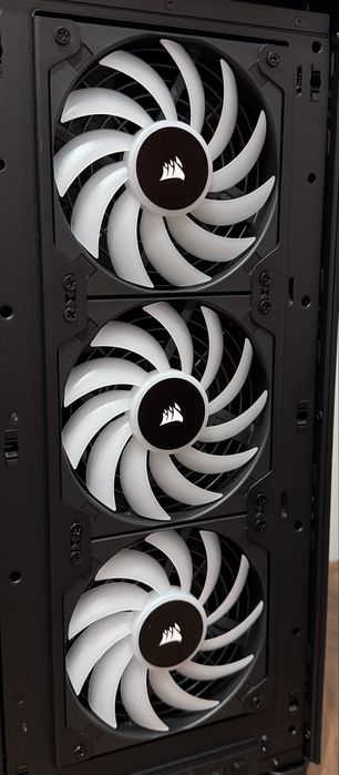 Ventoinhas Corsair AF120 RGB Slim (3-Pack)