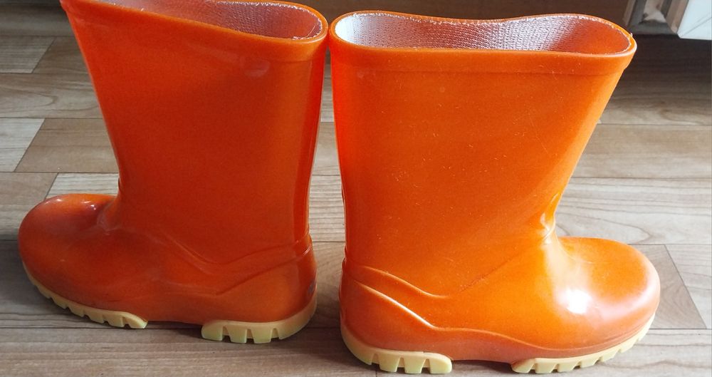 Продам гумові чобітки 26 розміру фірми  demar