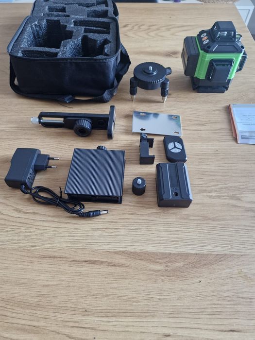 Nível laser autonivelante 16 linhas Novo com 2 baterias