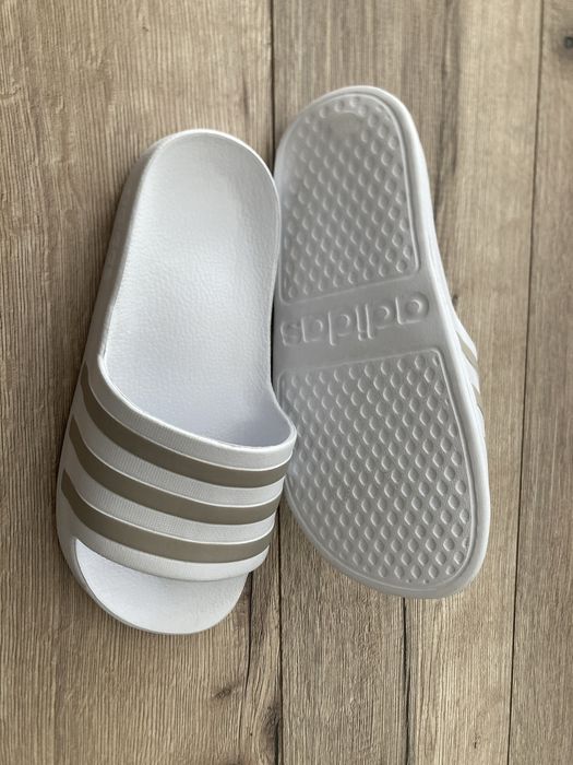 Klapki białe Adidas