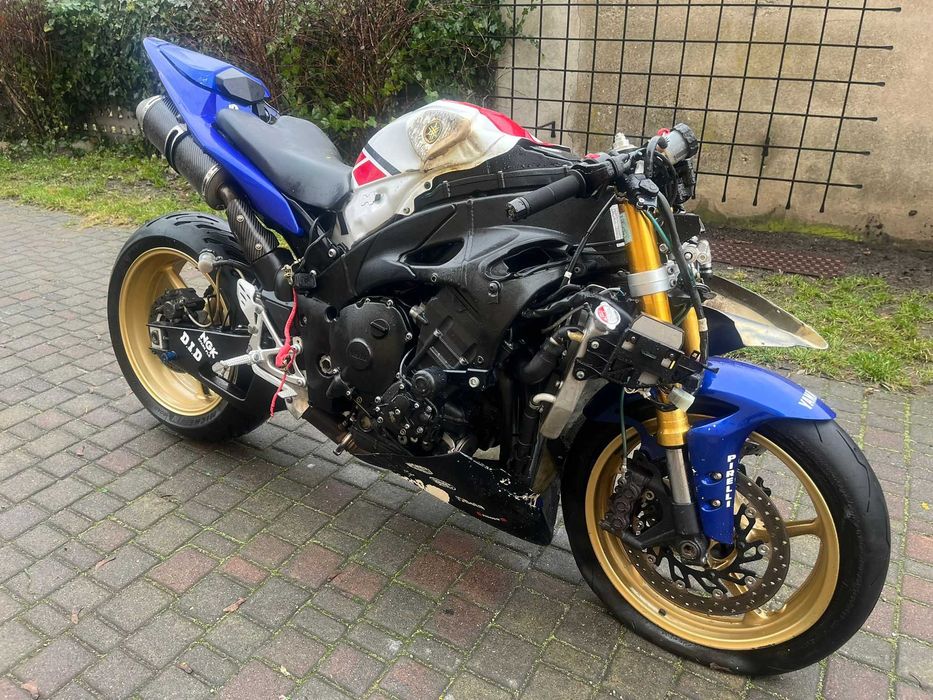 Yamaha R1 RN 22. 10 rok