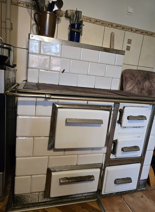 Piec kaflowy z podkową