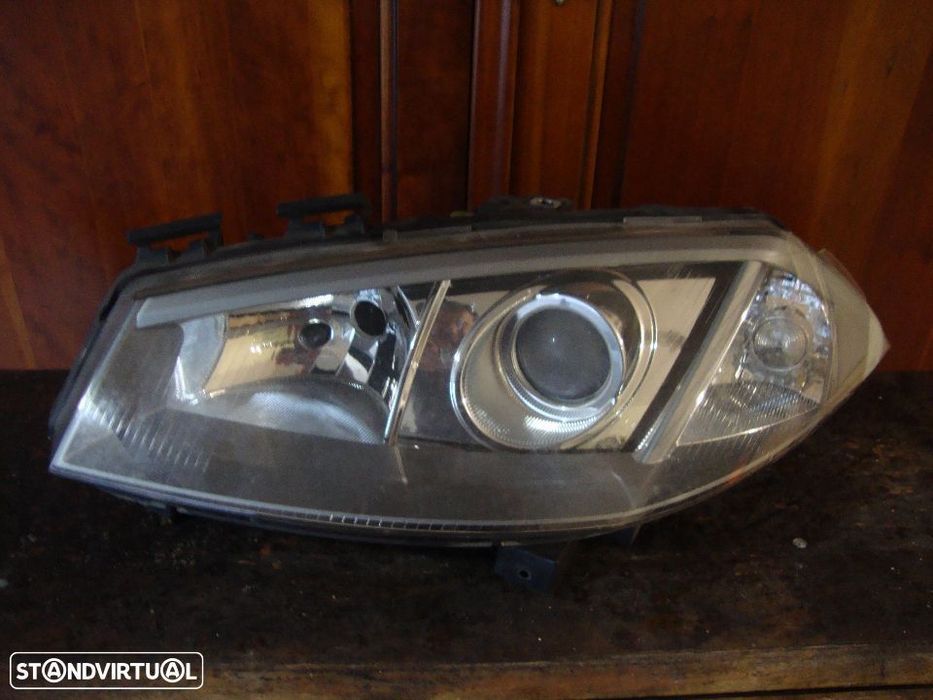 farol esquerdo Xenon Renault Megane 2003 a 2007