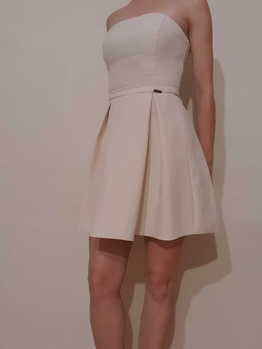 Sukienka ecru przed kolano, rozmiar 36