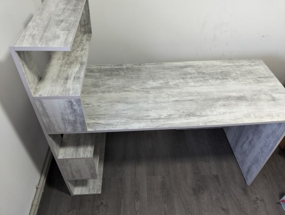 Стіл письмовий .