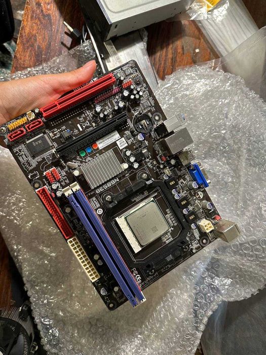 материнская плата n5863b процессор radeon kingston ram8gb  куллер есть