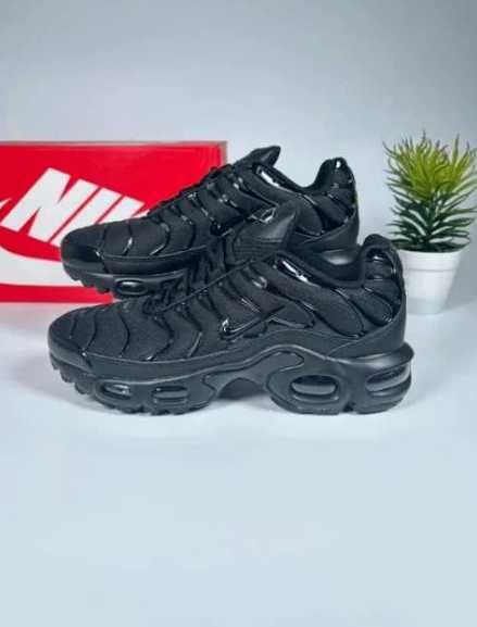 Air_Max_TN_Plus_Czarne_Nike_rozmiar40