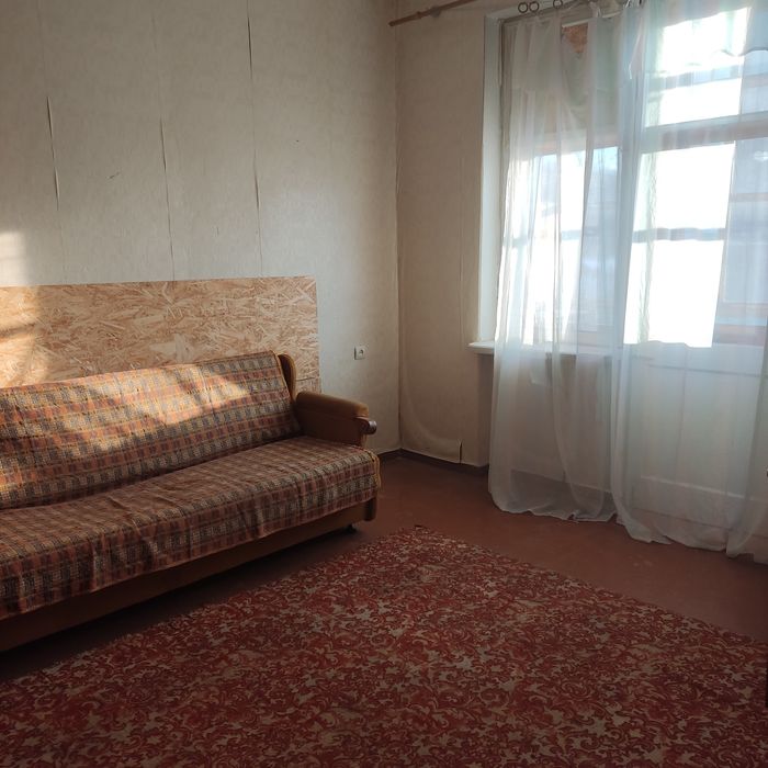 Однокімнатна, Богдана Хмельницького.