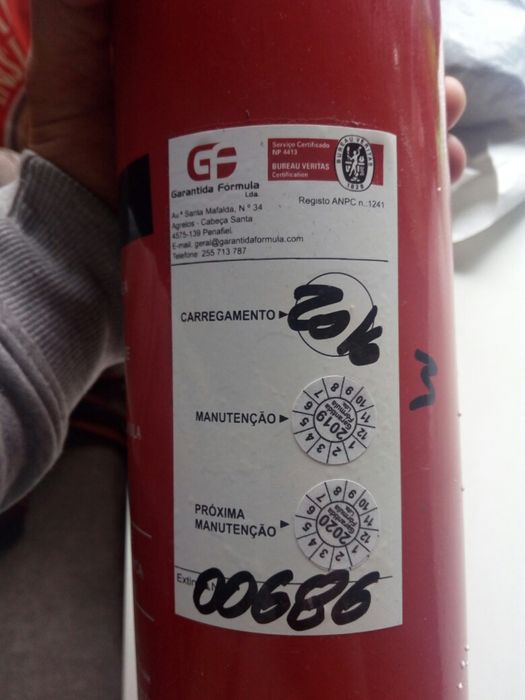 Extintores, manta e caixa primeiros socorros