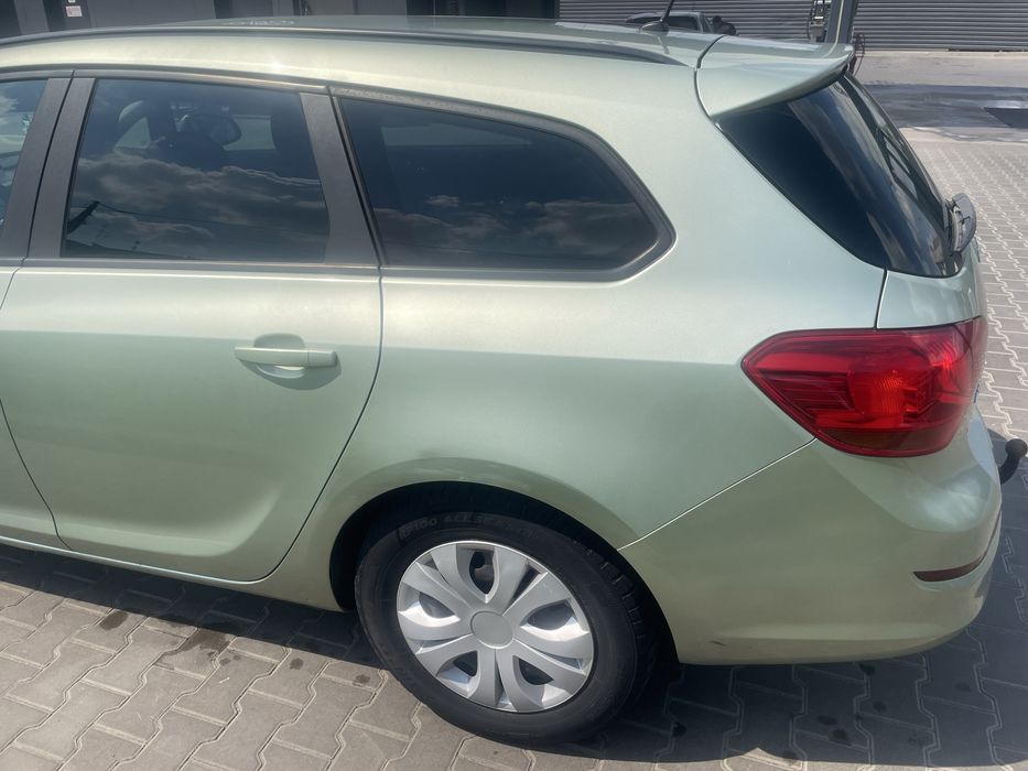 Opel Astra J 2011