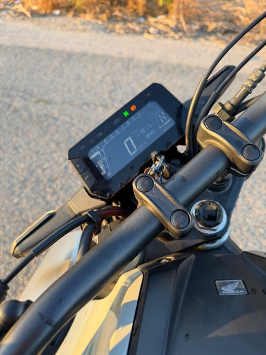 Moto cb125r 2023