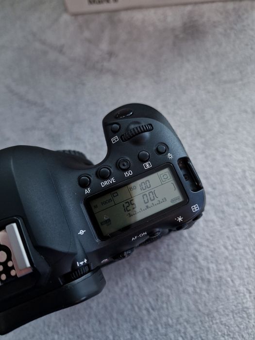 Canon EOS 6D Mark II + grip + obiektyw SIGMA ART 24-105m