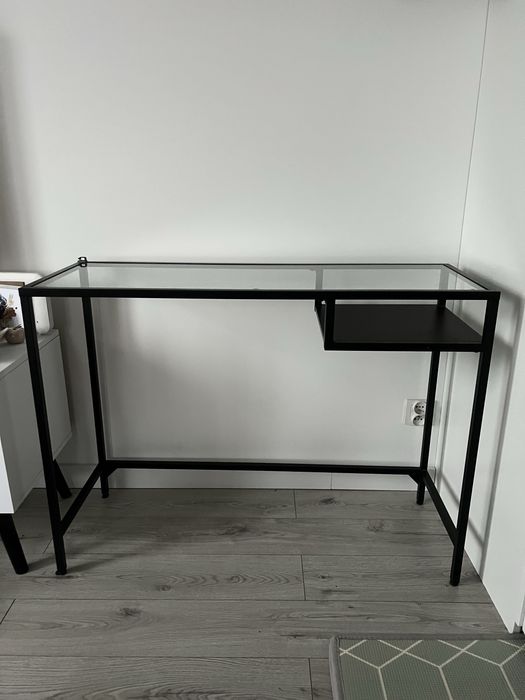 Biurko szklane gablotka IKEA VITTSJO 100x36