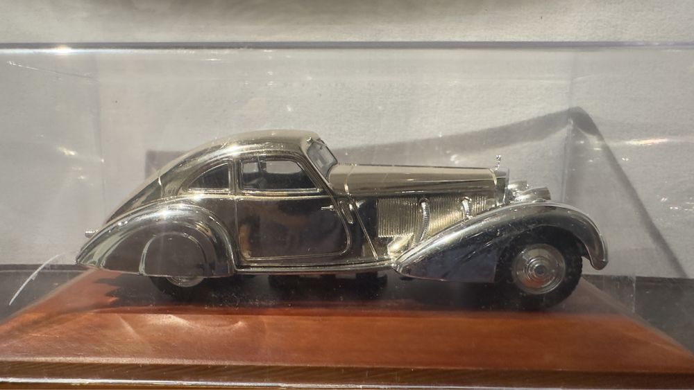 2 carros de colecao 1:43 Mercedes Benz / Renault 40CV