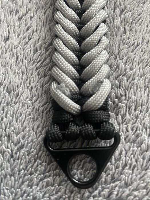 Brelok do kluczy z paracordu