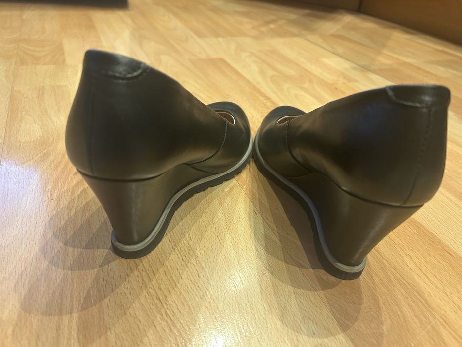 Włoskie skórzane koturny Libero, r. 37