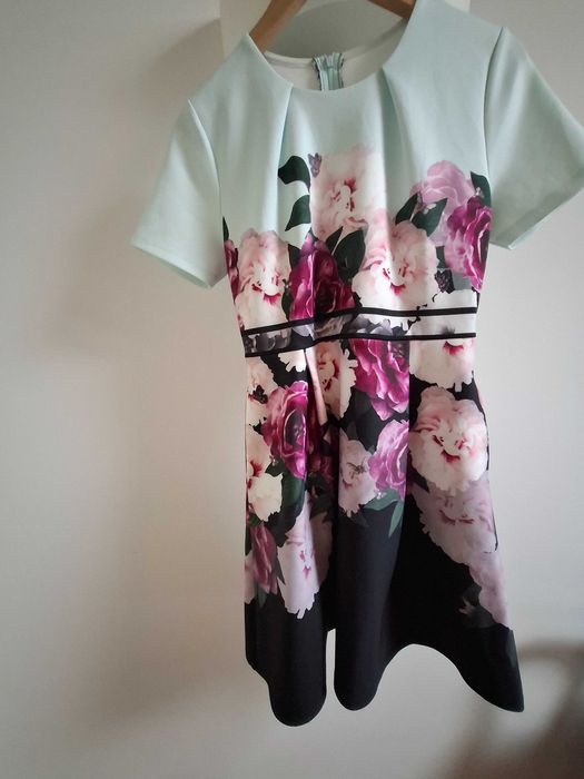 Damska sukienka w kwiaty