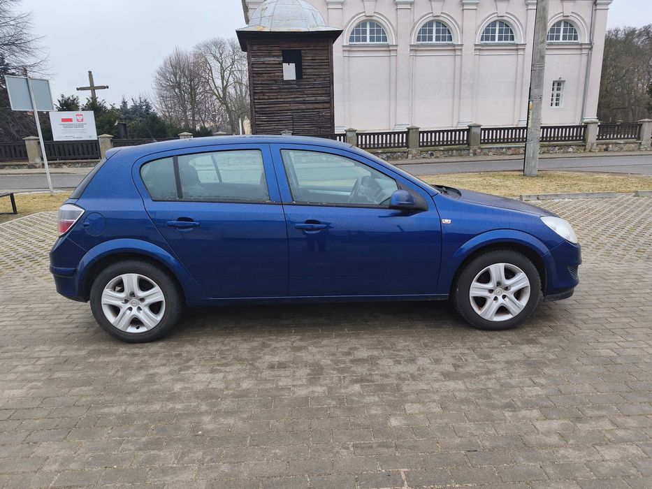 Opel Astra III 1,6 , 5 drzwi, klima, zarejestrowana, mały przebieg