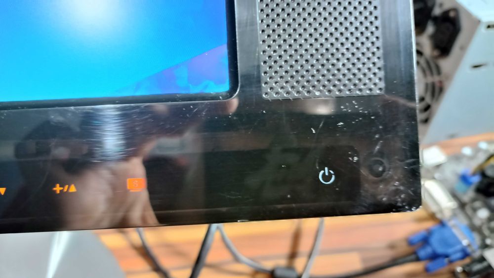 Монитор ASUS PW191A / PW191 (с динамиками)  Разрешение экрана 1440 х 900