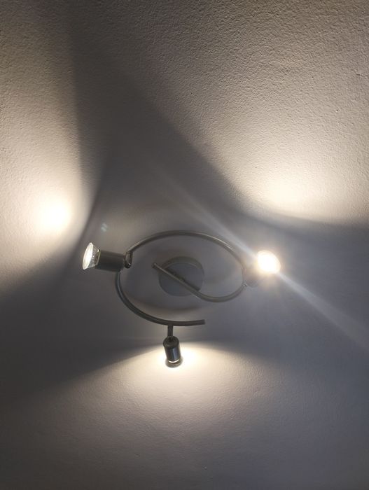 Candeeiro cinza de 3 lâmpadas