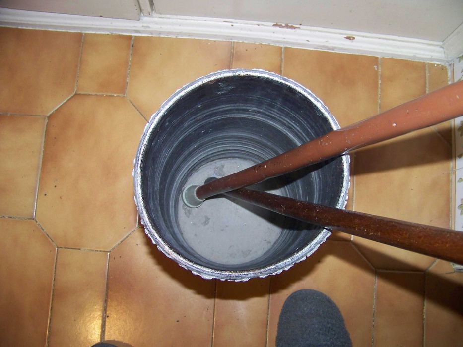 bengaleiro antigo feito à base de cimento