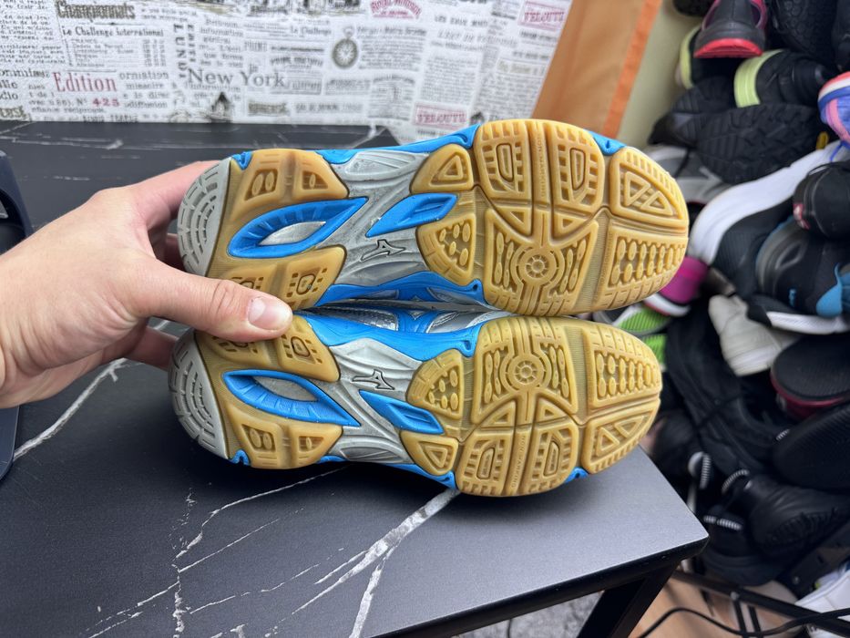 Кросівки Mizuno Wave Twister Розмір 37 Взуття