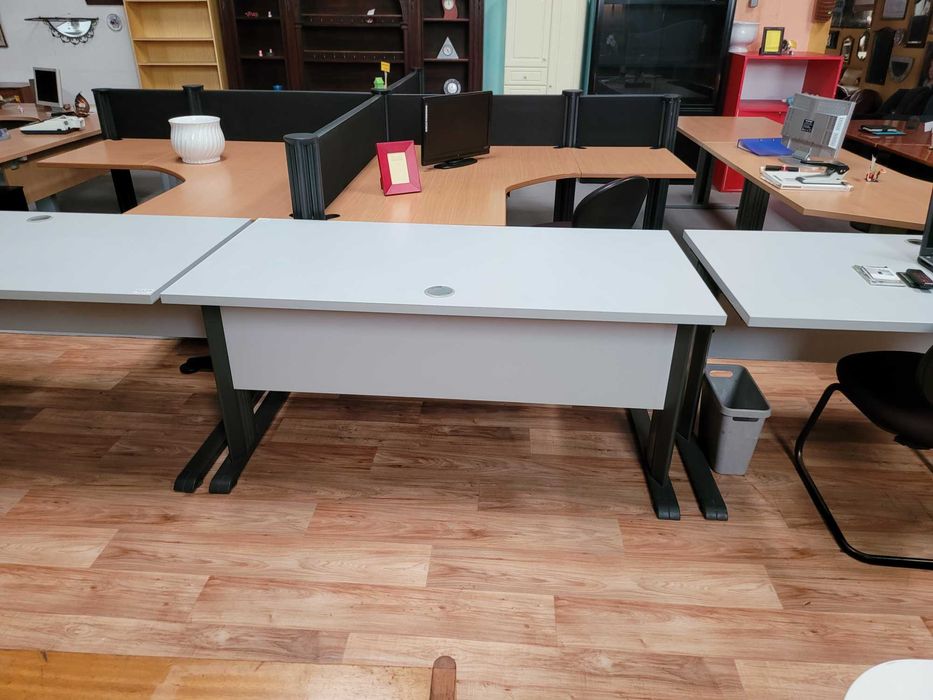 Individual Desks – Very Good Overall Condition – Unit Price64584277744385121