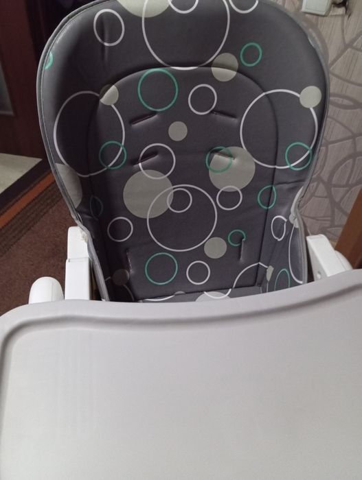 Стільчик для годування.