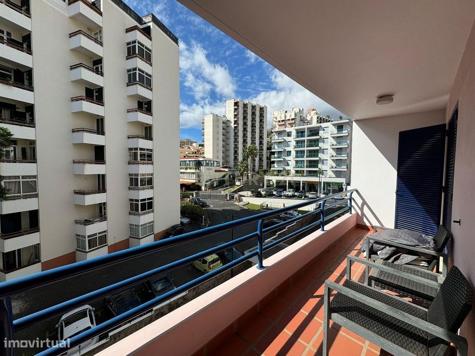 Apartamento T1 com Varanda  –  Lido, Funchal