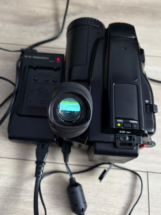 Kamera camera analogowa Grundig LC 550 SC Torba bateria kasety ladowar