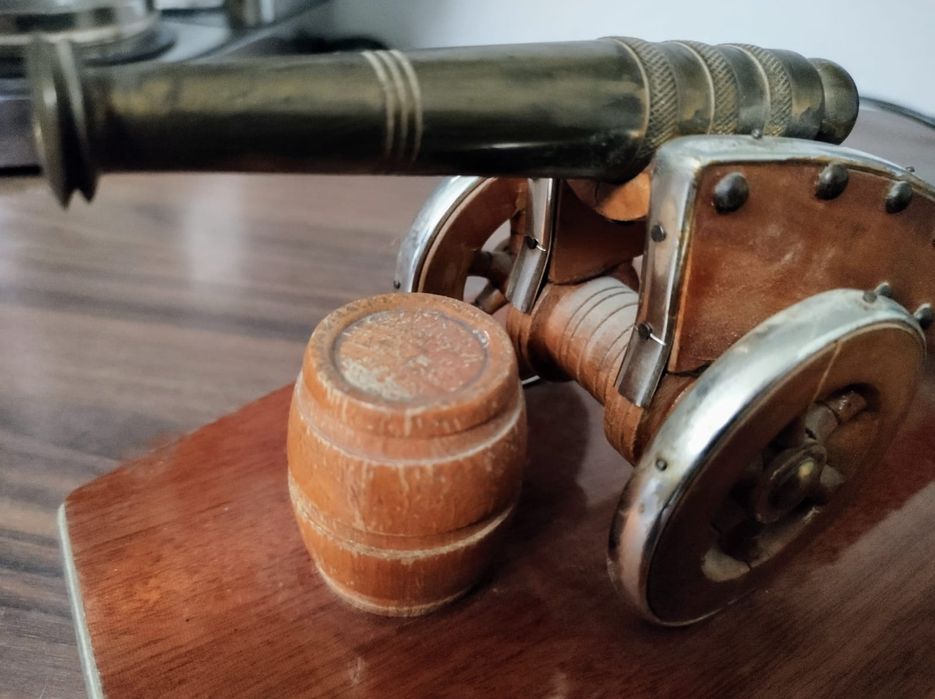 Mosiądz drewno metal armata