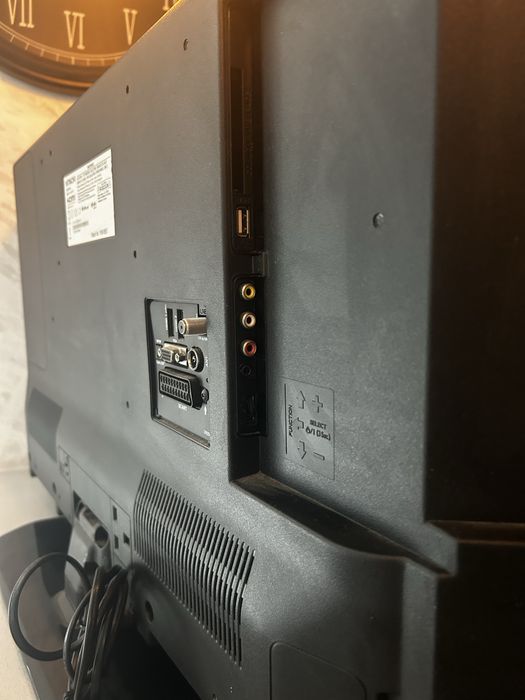 TV Hitachi 32’ + Suporte de parede