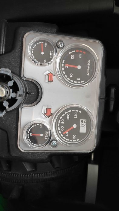 SOLIDNY PILSAN Traktor na pedały z przyczepką