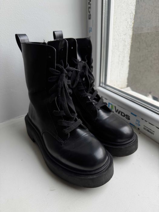 Чорні черевики H&M 38 — на шнурівці та блискавці, товста підошва