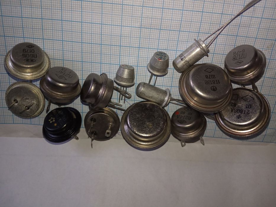 Транзистори різні.