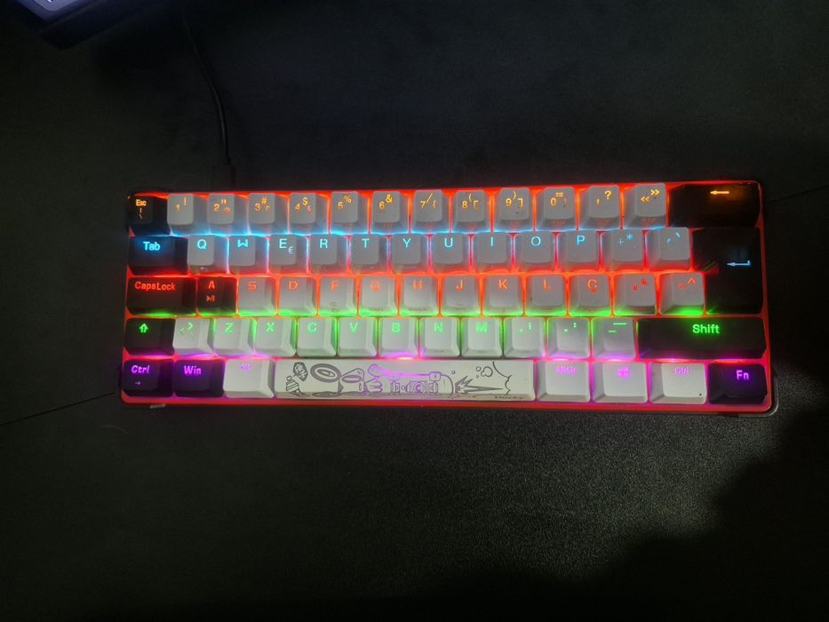 Ps4 semi nova,com teclado mecanico 60%