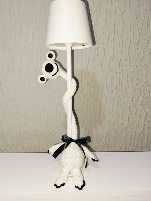 Оригінальна в’язана іграшка з кумедним характером та великими виразним