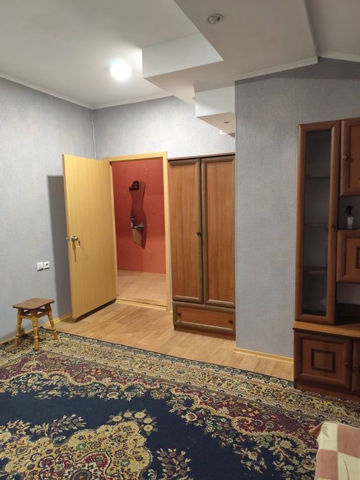 Подільський р-н .Здам кімнату дівчині.4000+комуналка.